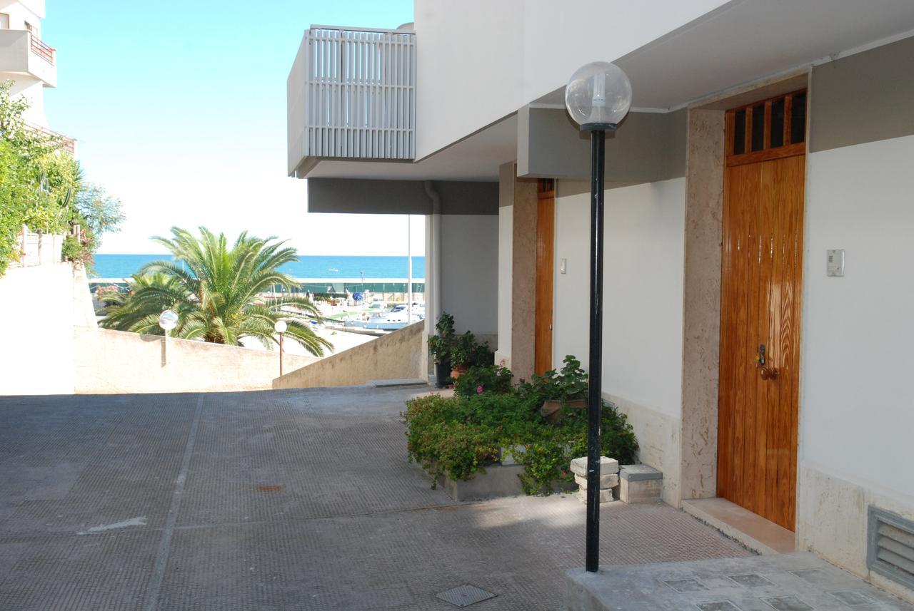 B&B La Baia Sea Rooms Bisceglie Exterior foto